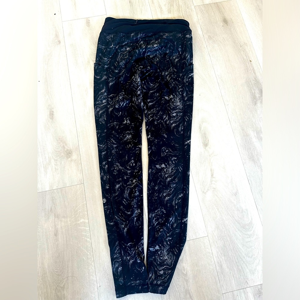 Lululemon size 6 LikeNew leggings